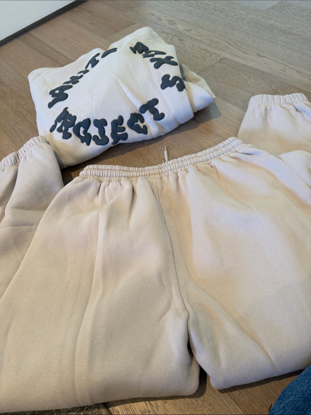 White Fox Boutique Beige lounge set - Picture 5 of 9